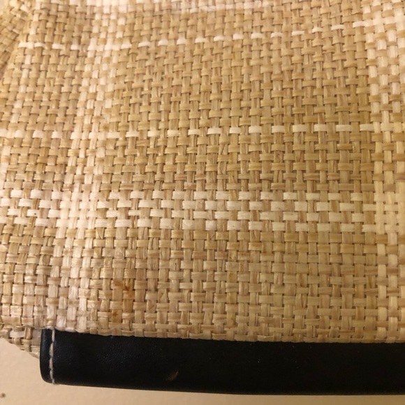 🌸5/$25🌸 Victoria’s Secret Woven Wicker Clutch - Picture 16 of 16